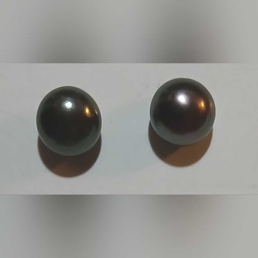 Thiatian Pearl Earrings